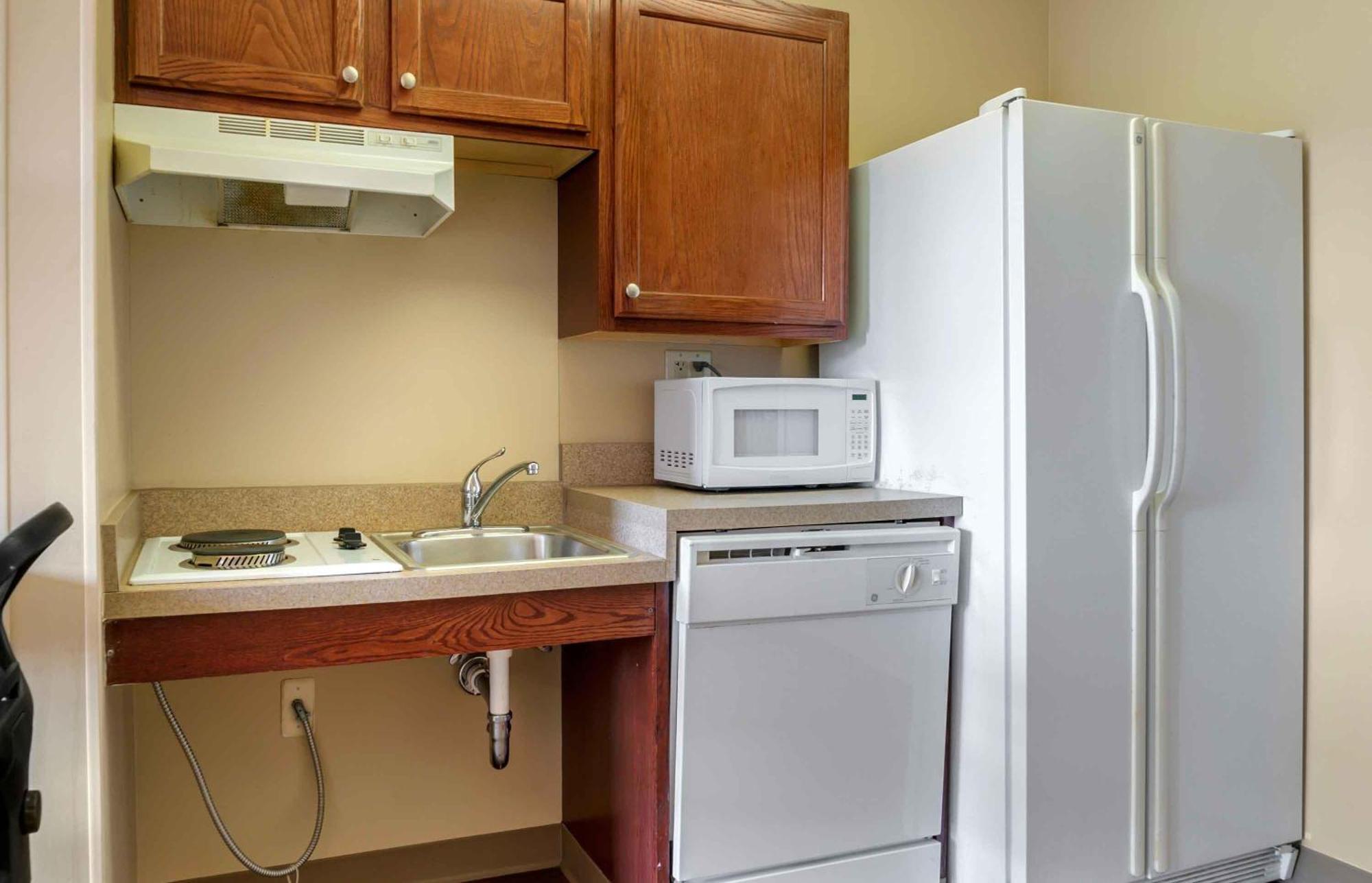 Deluxe Studio with One King Bed - Disability Access - Non-Smoking
