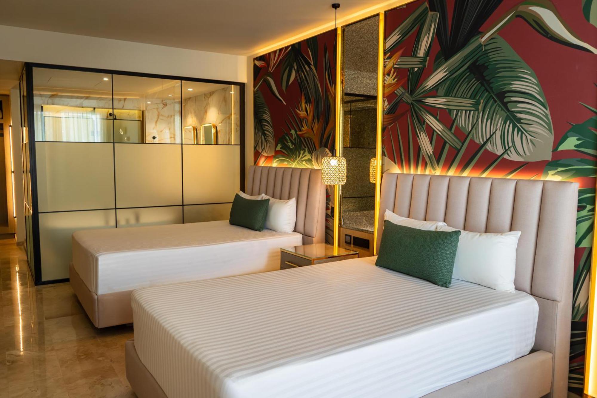 Deluxe Junior Suite with Pool Access (Only for 13+ years old),1743374898:JPEG