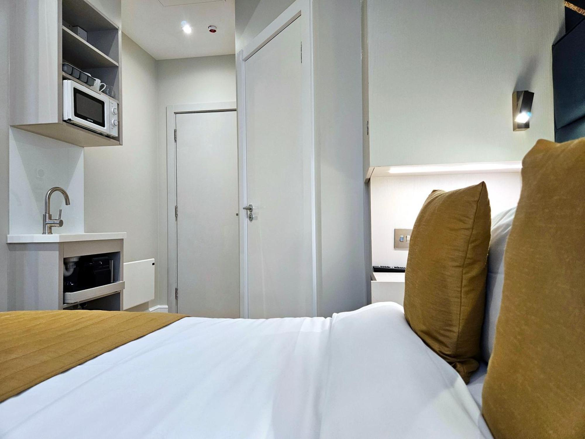 Double Room,1739409747:JPEG