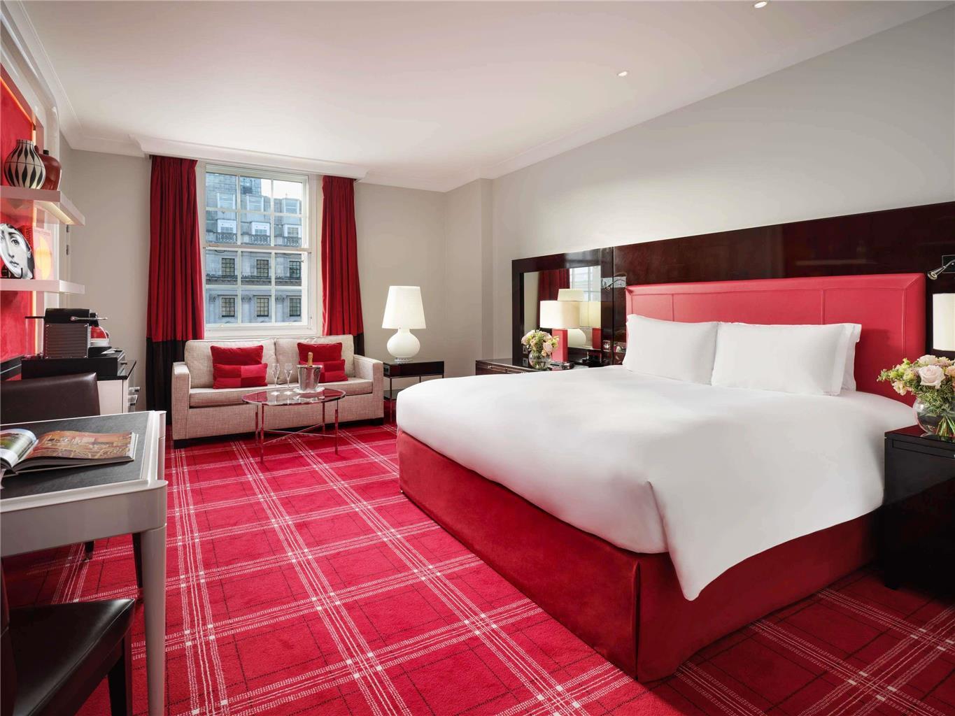 Junior King Suite with Lounge Space and Waterloo Place View,1710055637:JPEG