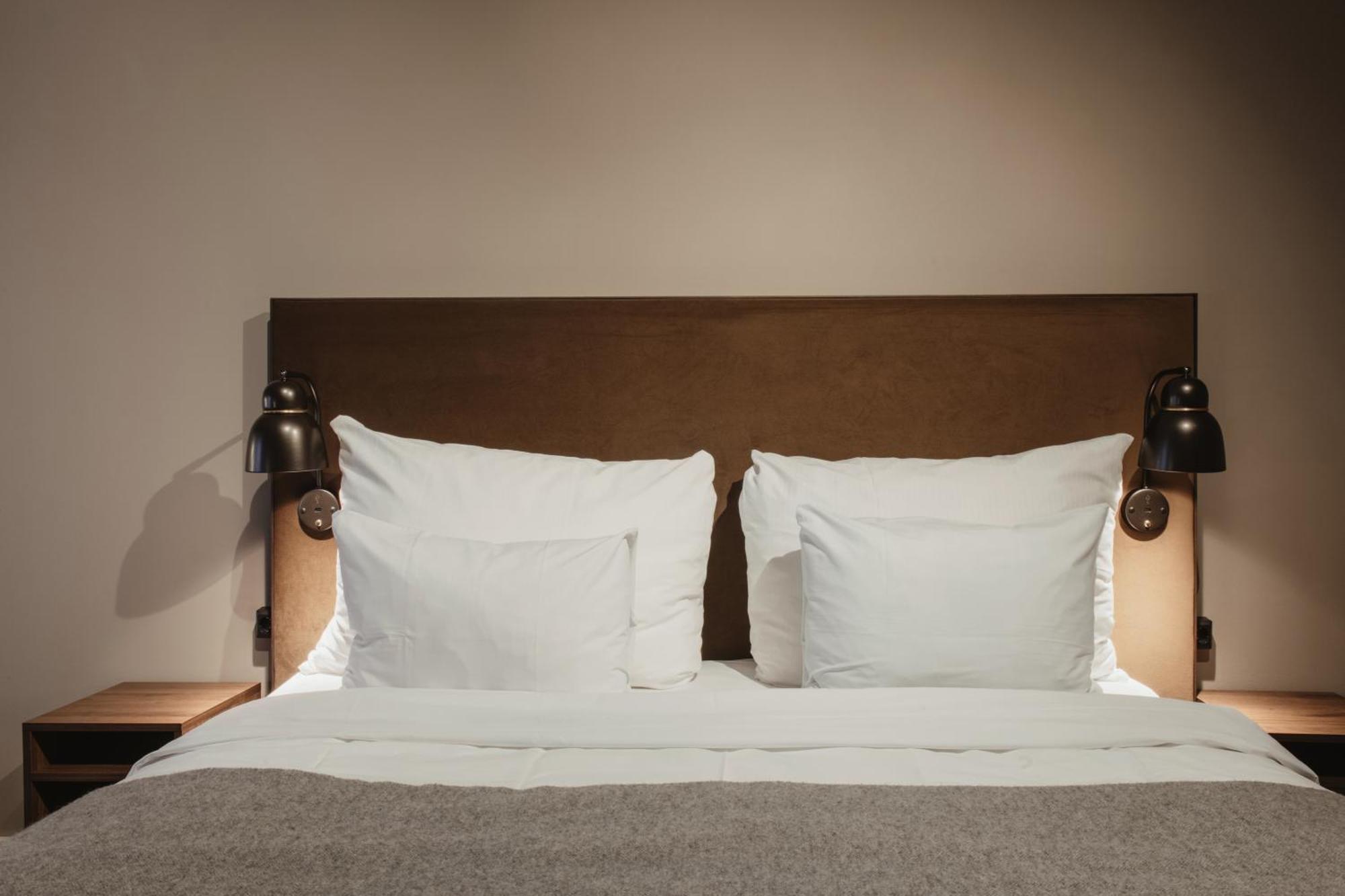 Deluxe Double Room,1758529647:JPEG