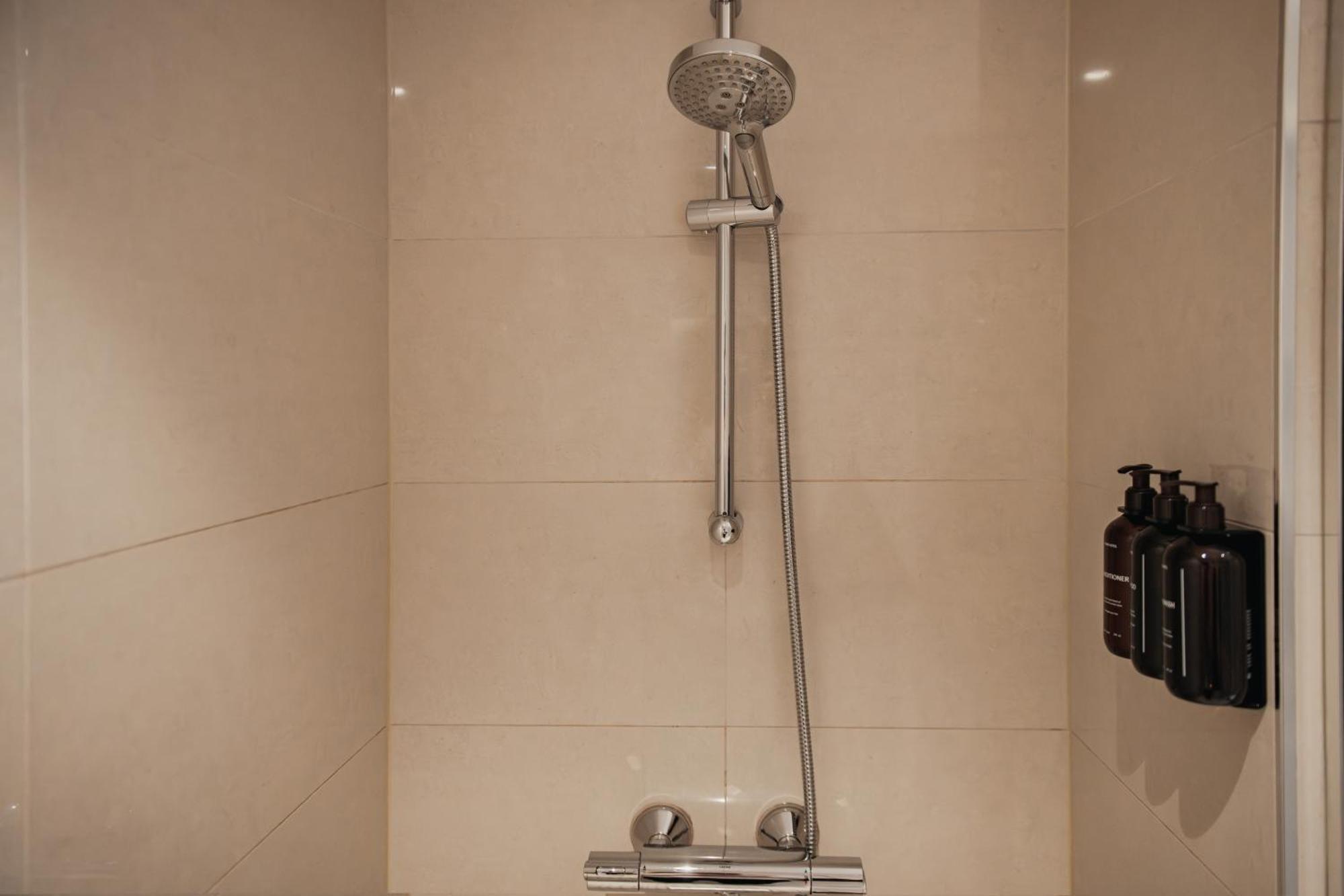 Family Room,1758529652:JPEG