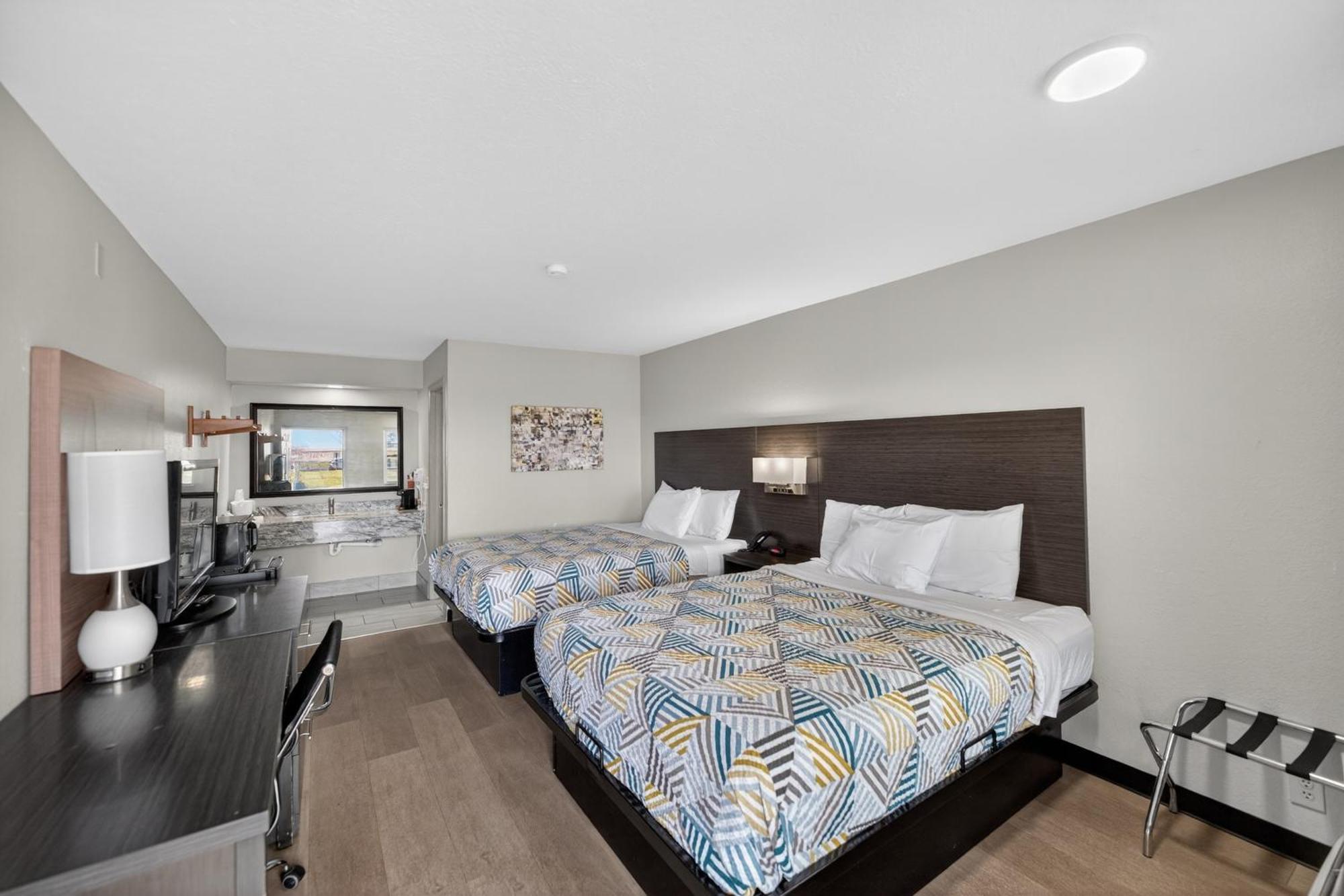 2 Queen Beds Non Smoking