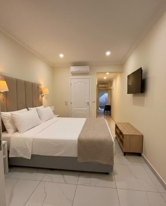 Family Room,1765307810:JPEG