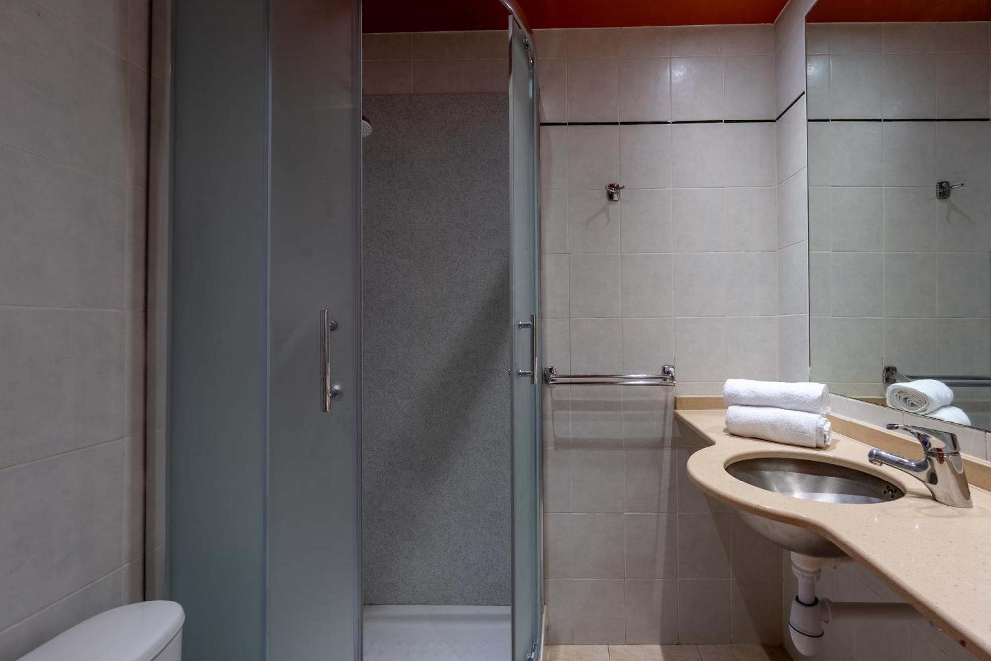Habitación Triple con ducha