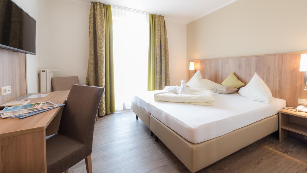 Doppelzimmer mit Balkon