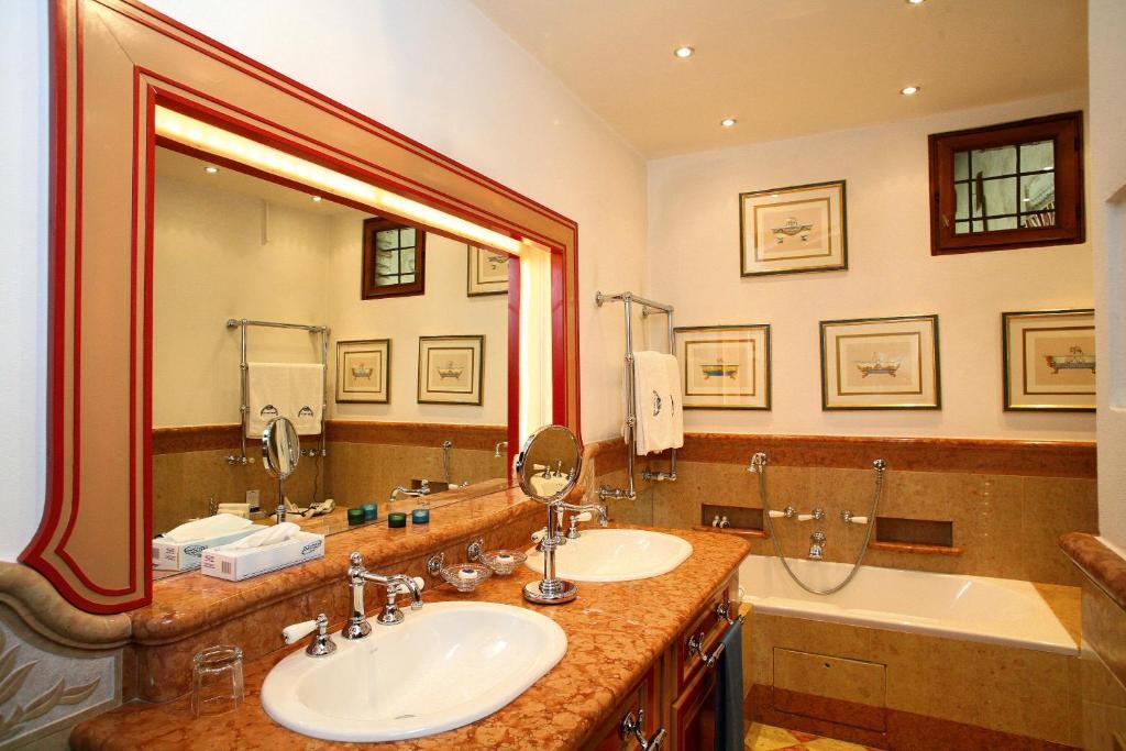 Deluxe Suite with Lake View