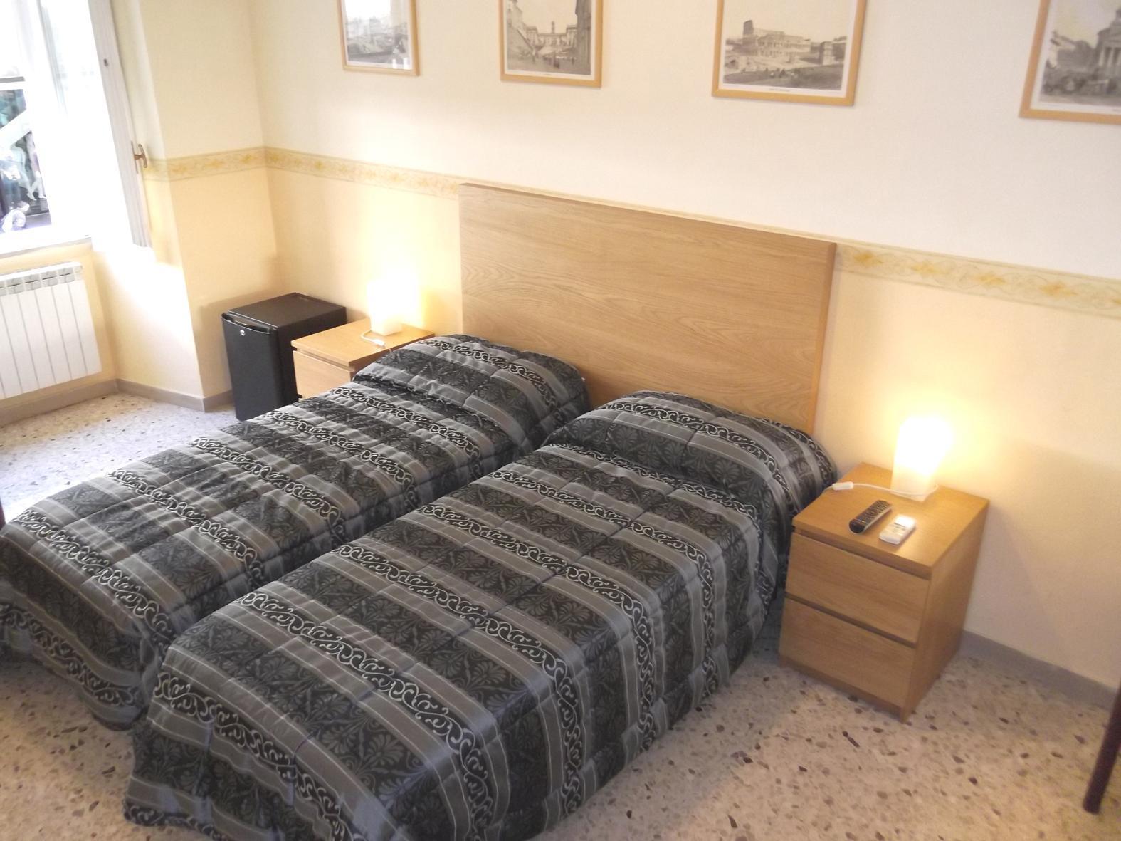 Camera Matrimoniale/Doppia con Letti Singoli con Bagno Privato Esterno
