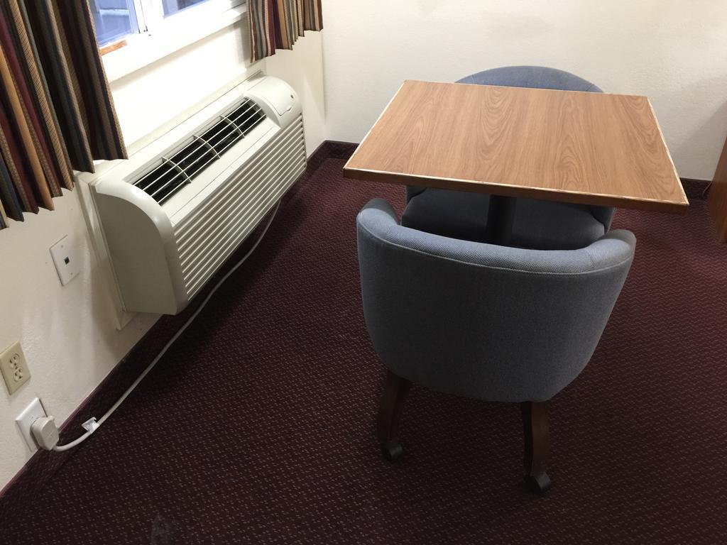 Queen Room - No Pets