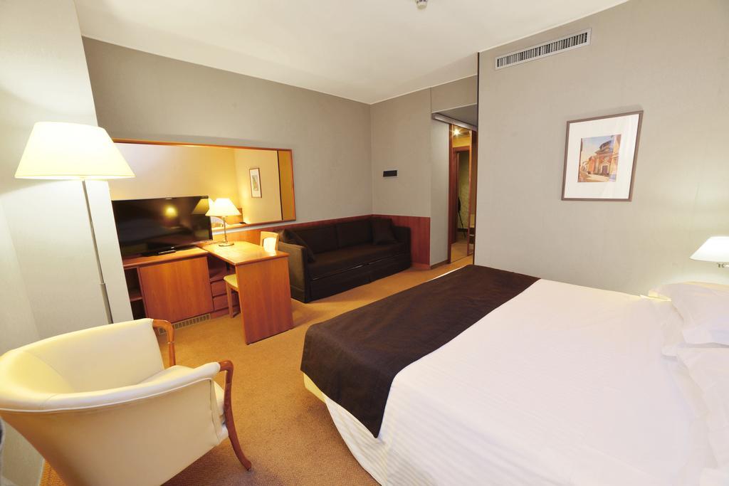 Standard King Room with Extra Bed,643984701:JPEG