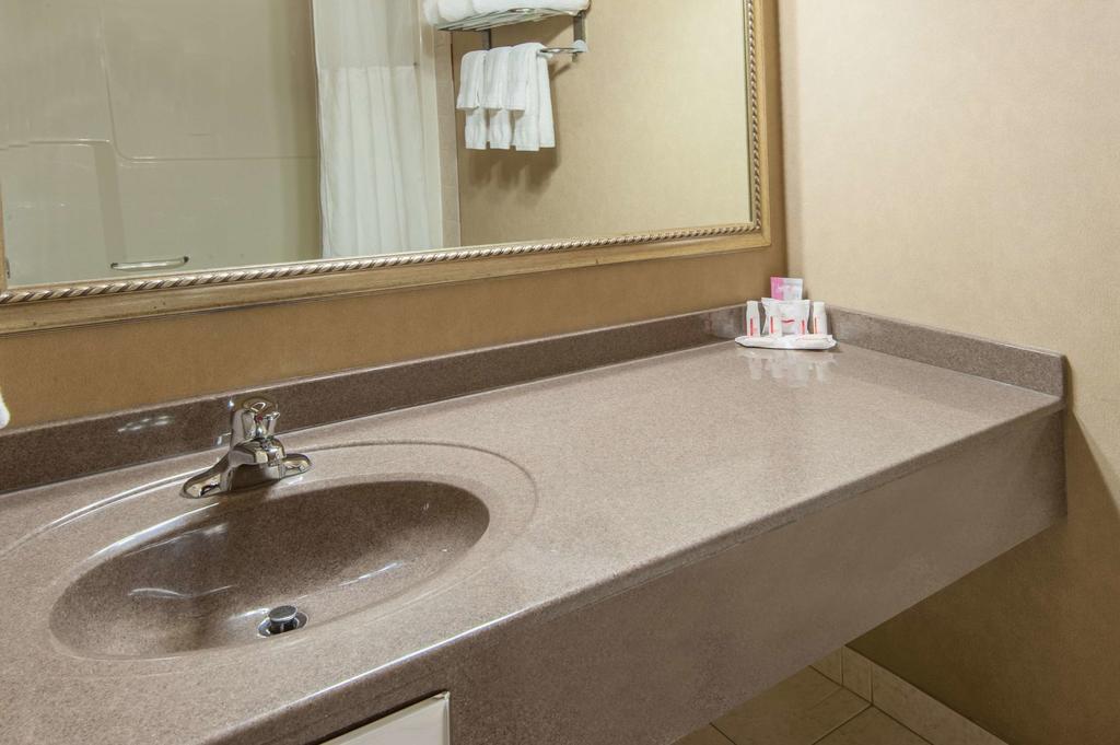 Family Suite with One King Bed and Two Twin Beds - Non-Smoking