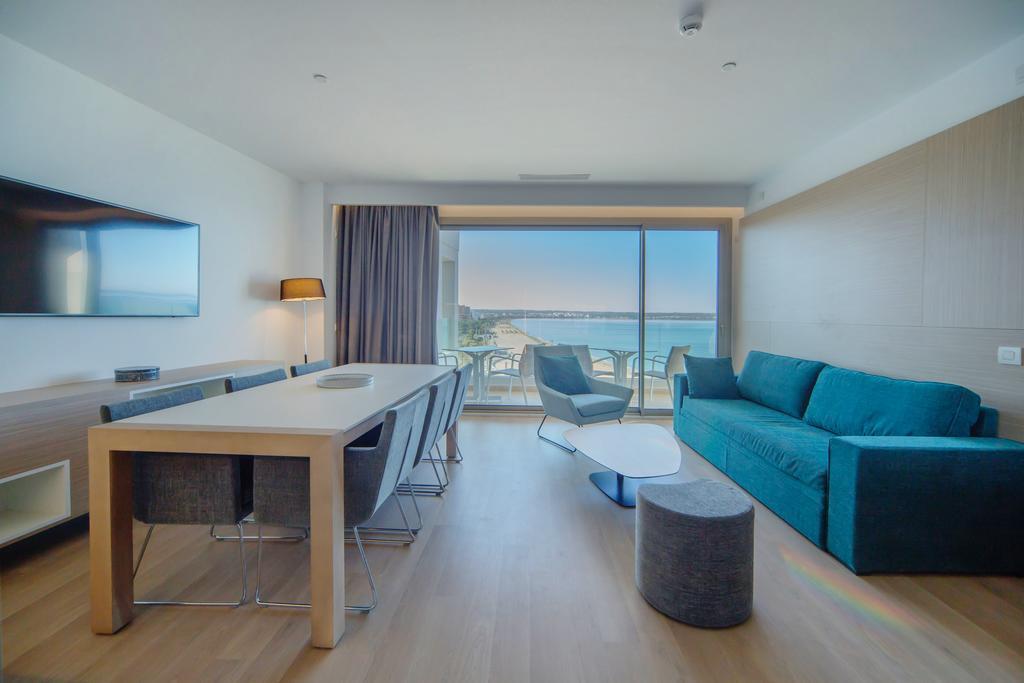 Deluxe Penthouse Appartement met Zeezicht