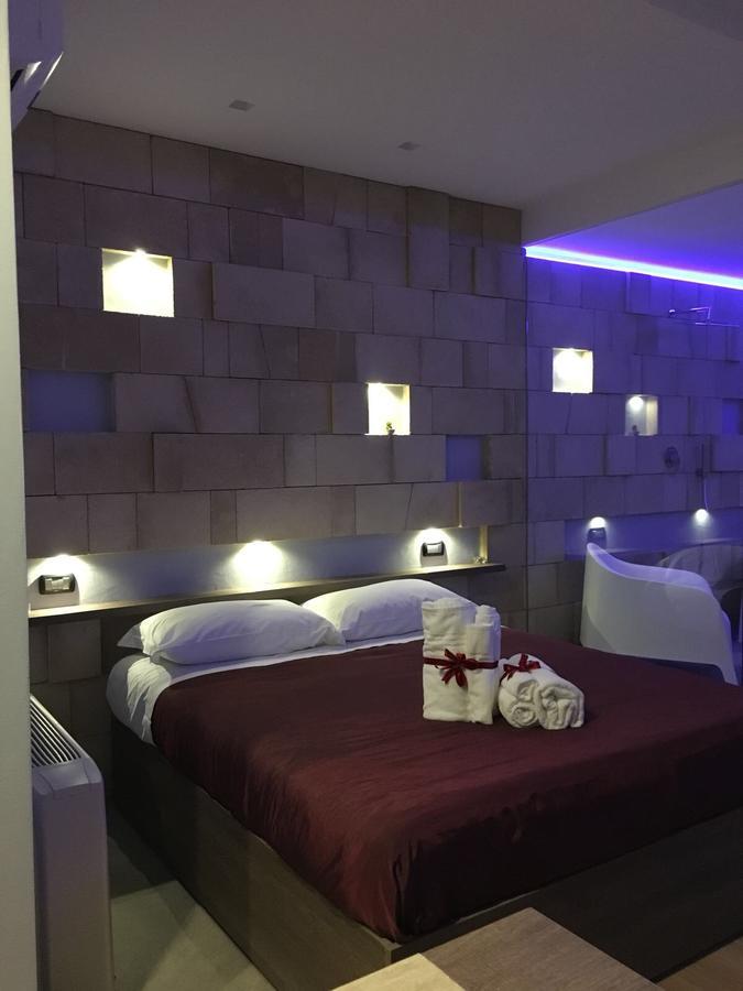 Double Room with Spa Bath,519708531:JPEG
