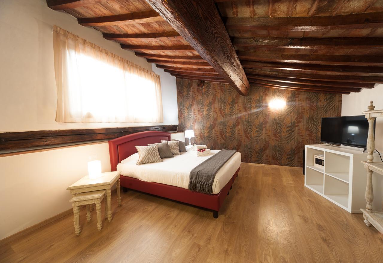 Doppelzimmer mit eigenem externen Bad