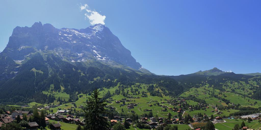 Camera Tripla Classic con Aria Condizionata e Vista Eiger