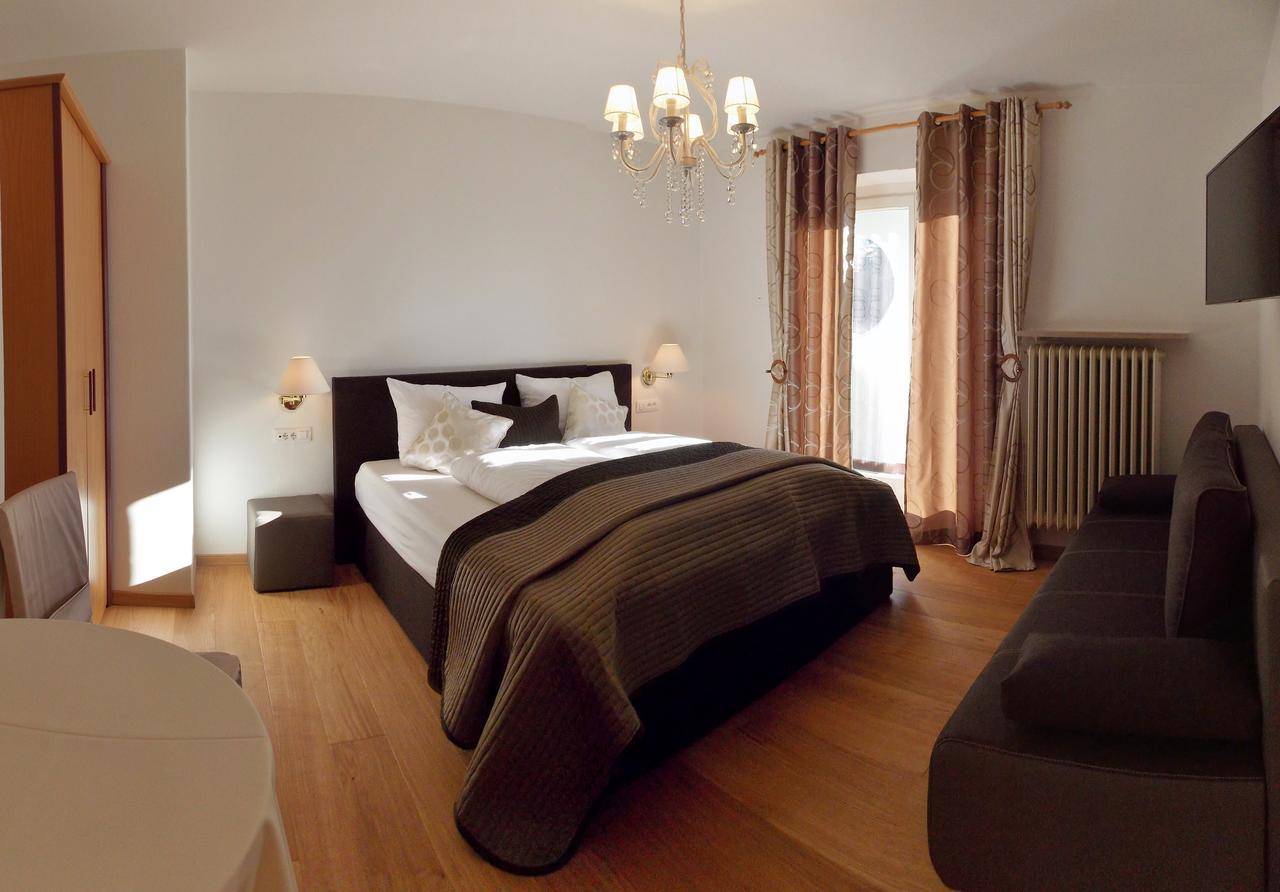 Classic Double Room with Balcony,699856684:JPEG