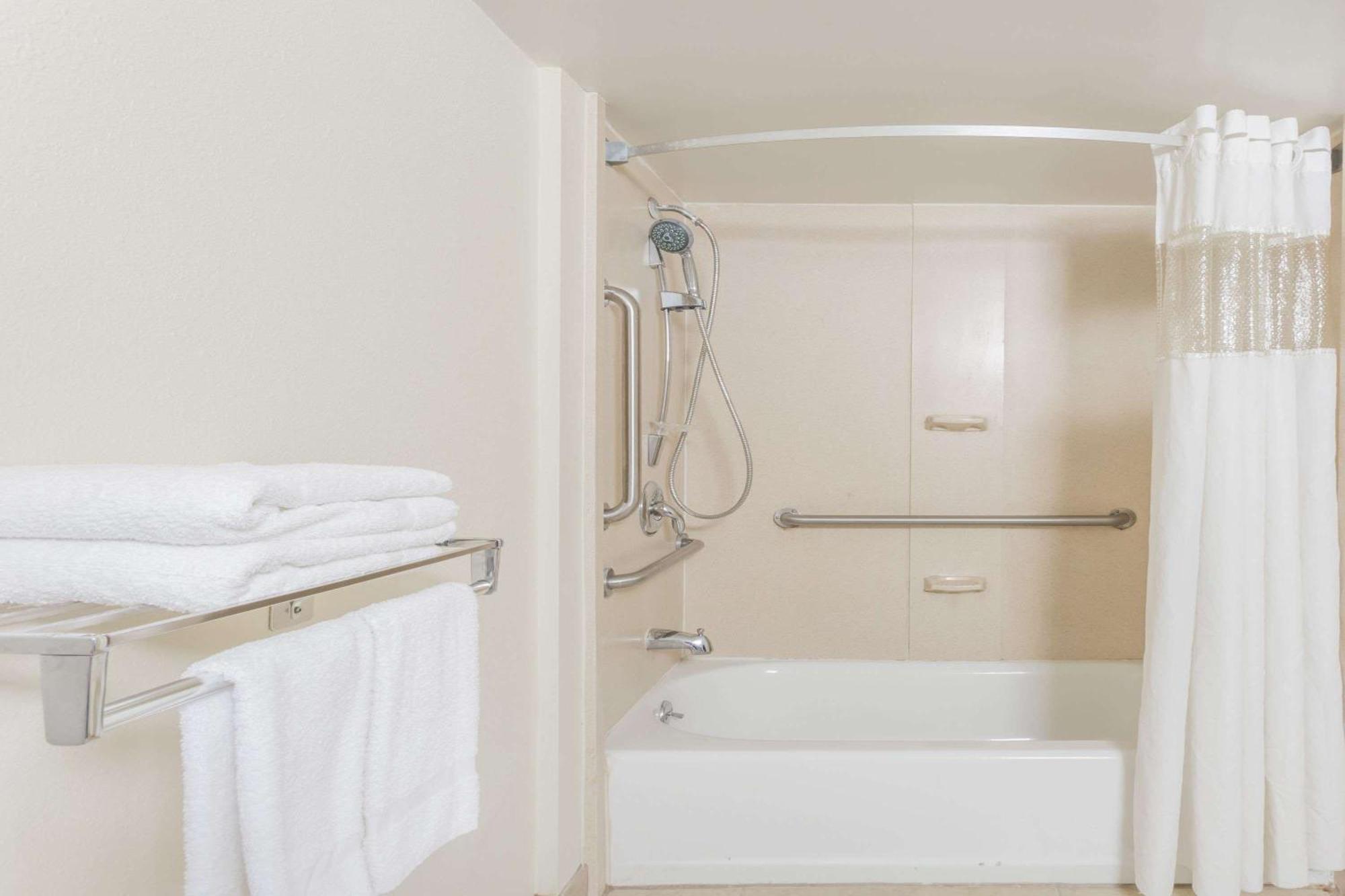 Double Room - Disability Access - Smoking
