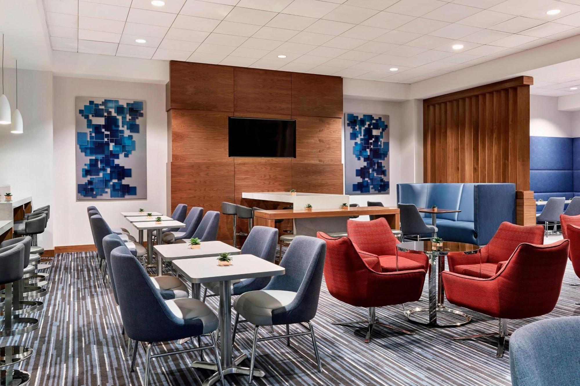 Deluxe Zimmer mit Kingsize-Bett und Zugang zur Club Lounge