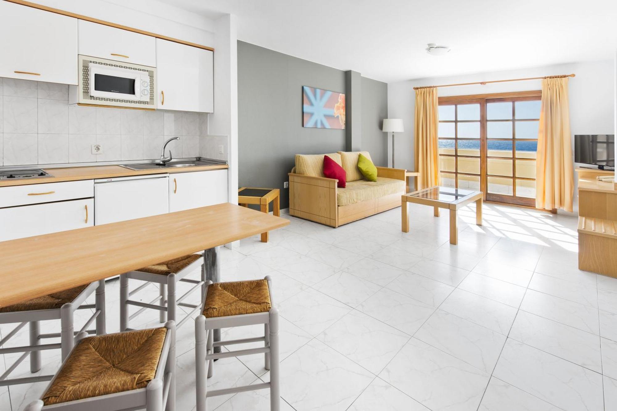 Two-Bedroom Apartment (4 Adults),704461018:JPEG