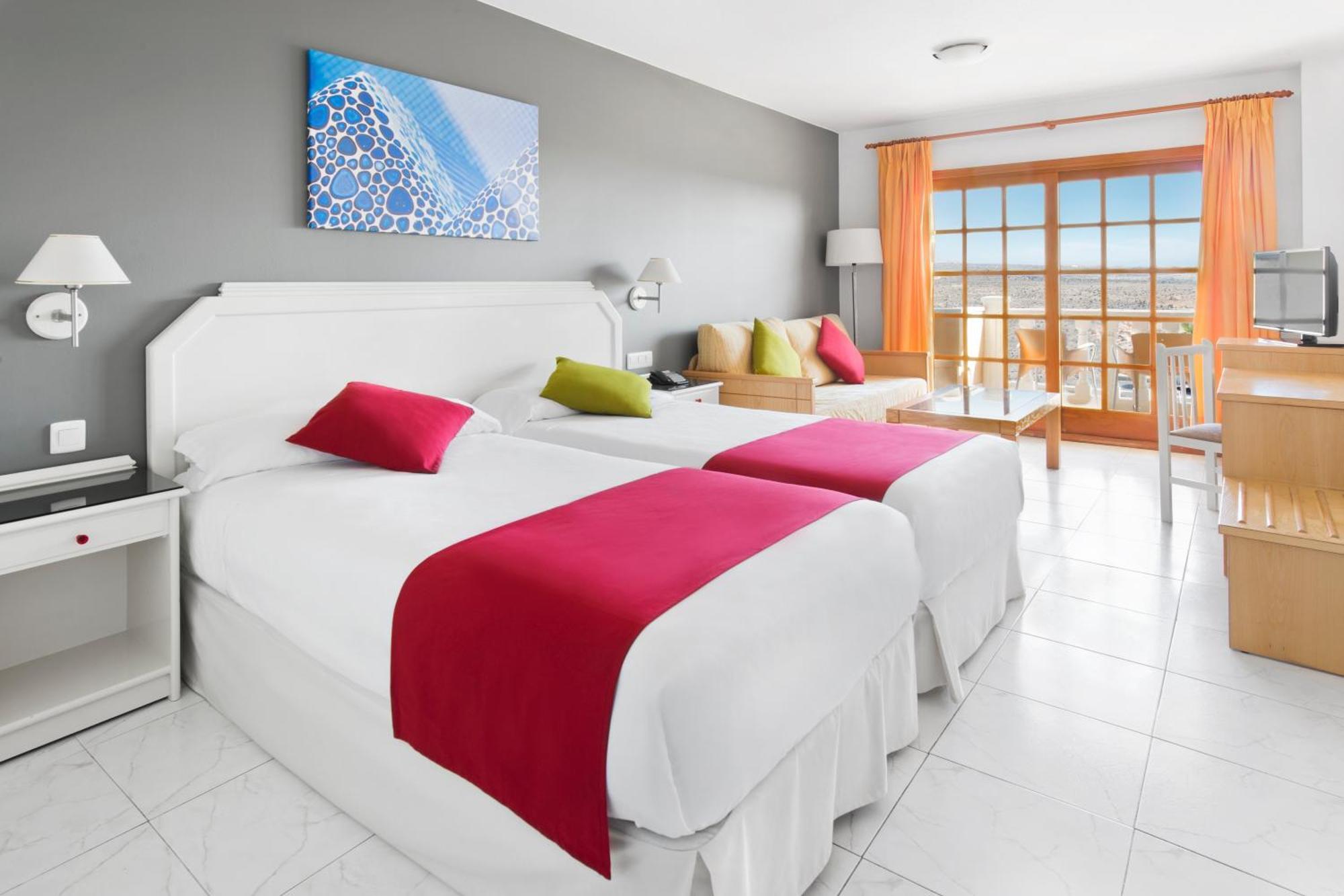 Studio (1 Adult),704461222:JPEG