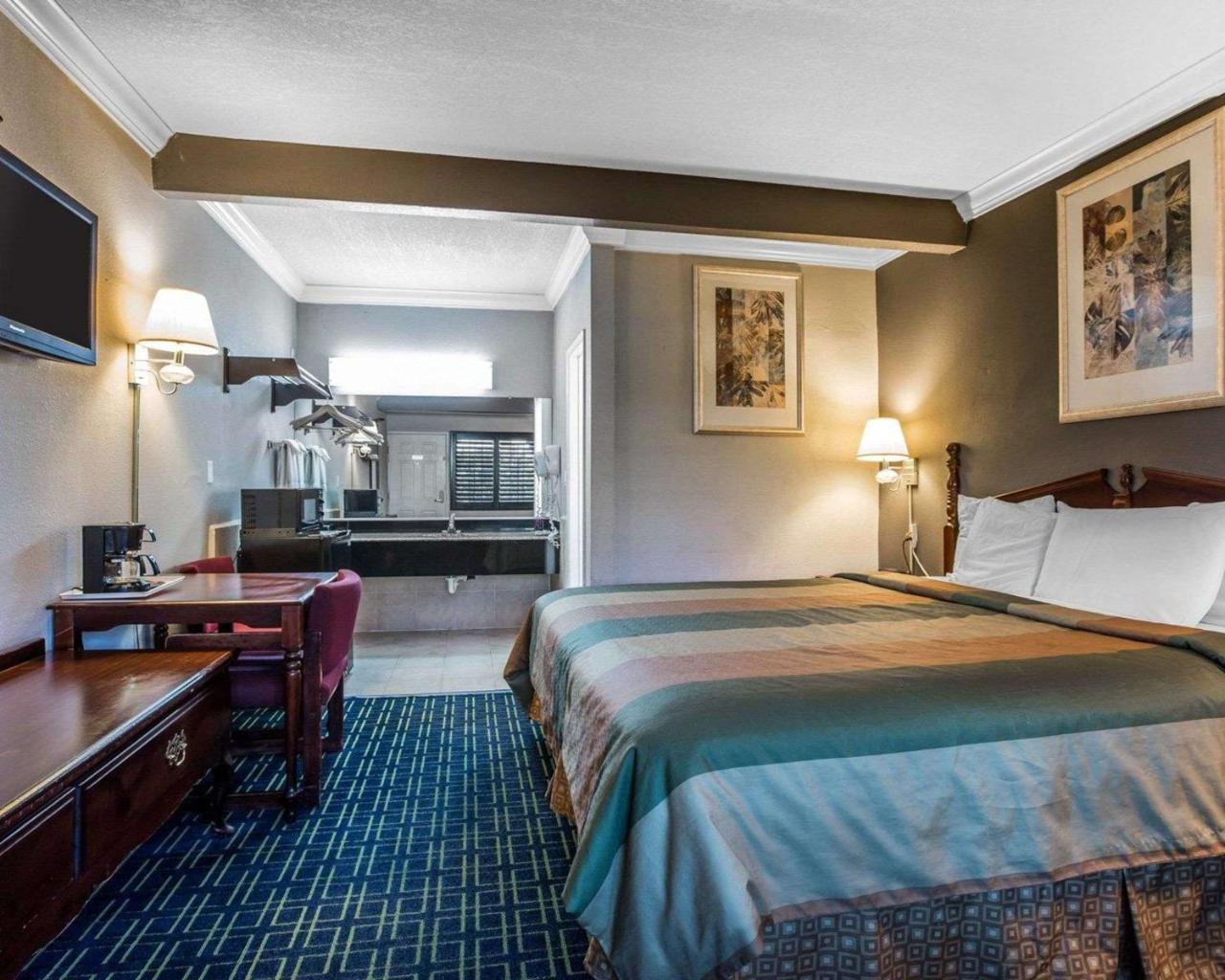 Standard Zimmer mit Kingsize-Bett