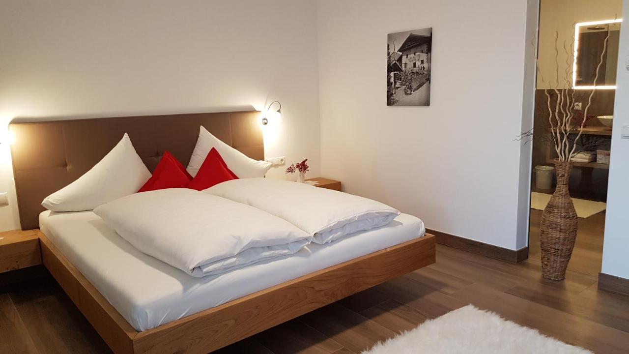 Large One-Bedroom Apartment,399262053:JPEG