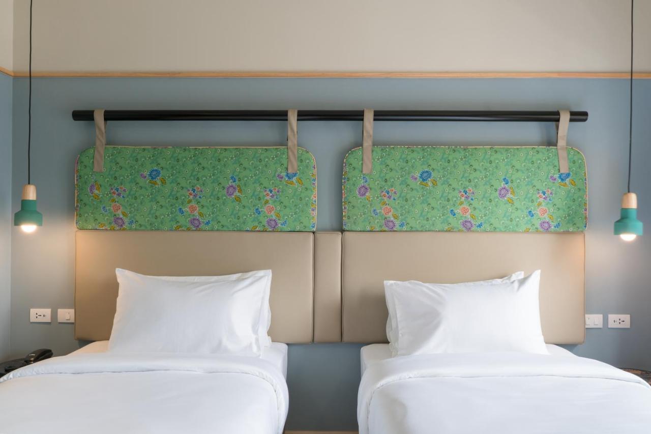 Deluxe King or Twin,1382403134:JPEG