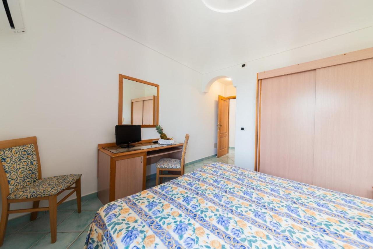 Double or Twin Room,757675843:JPEG