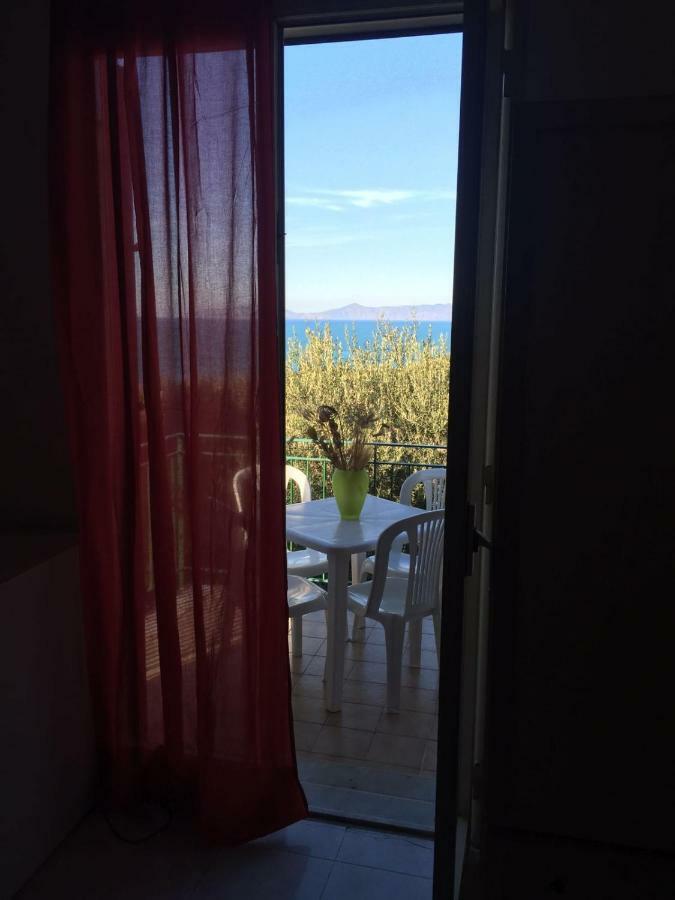 Studio Apartment with Sea View,883087993:JPEG