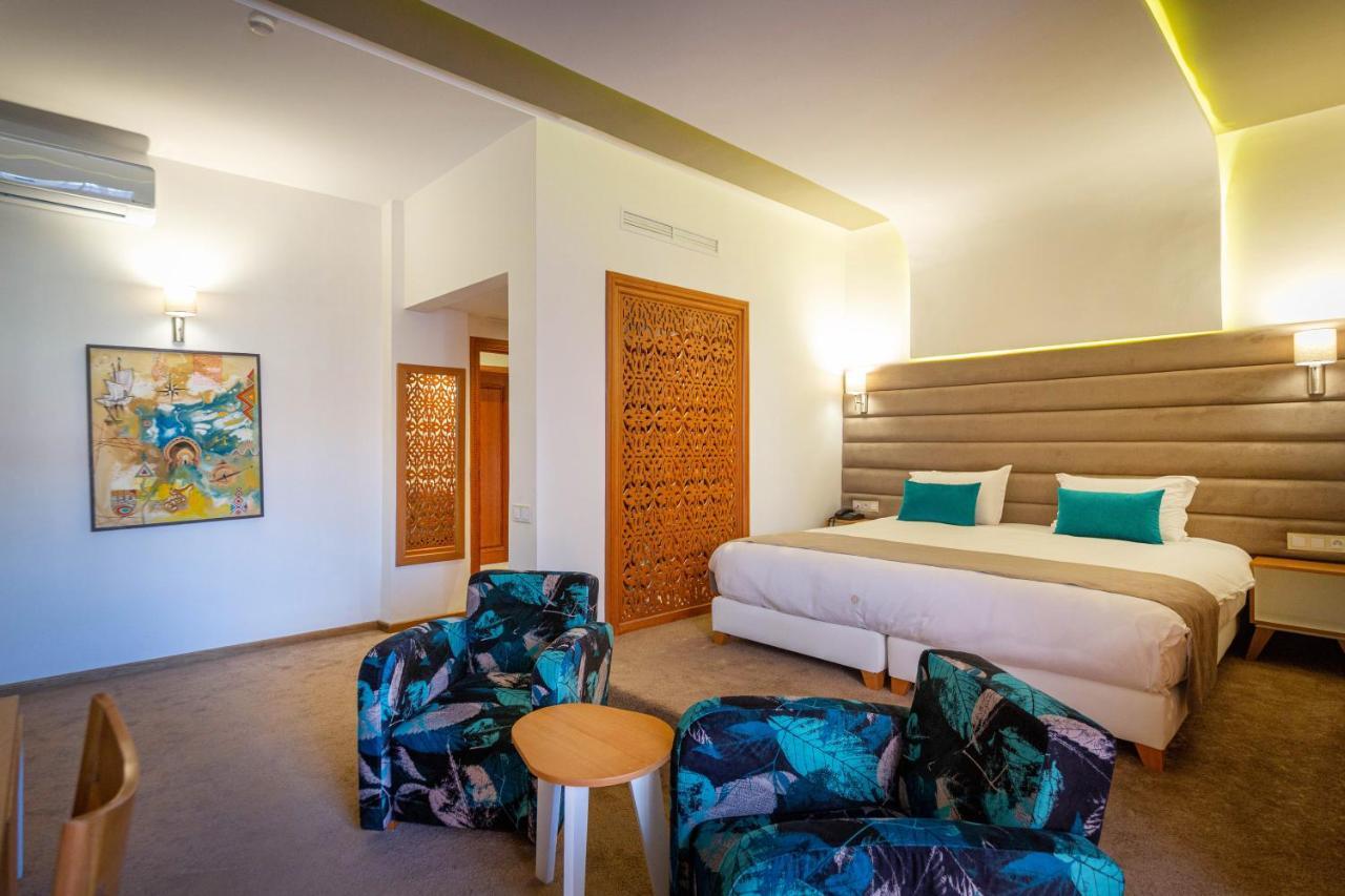 Suite,954909244:JPEG