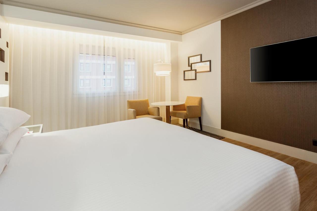 Executive Zimmer mit Kingsize-Bett, Zugang zur Lounge und Parkplatz inbegriffen
