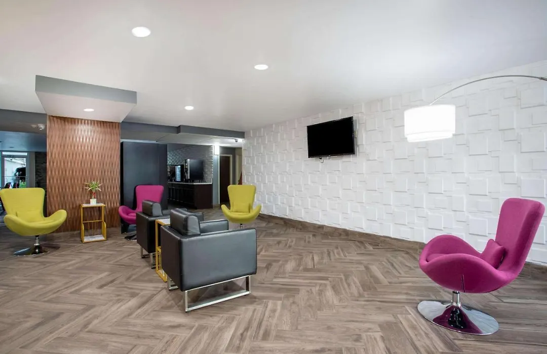 Wingate By Wyndham Bloomington-1