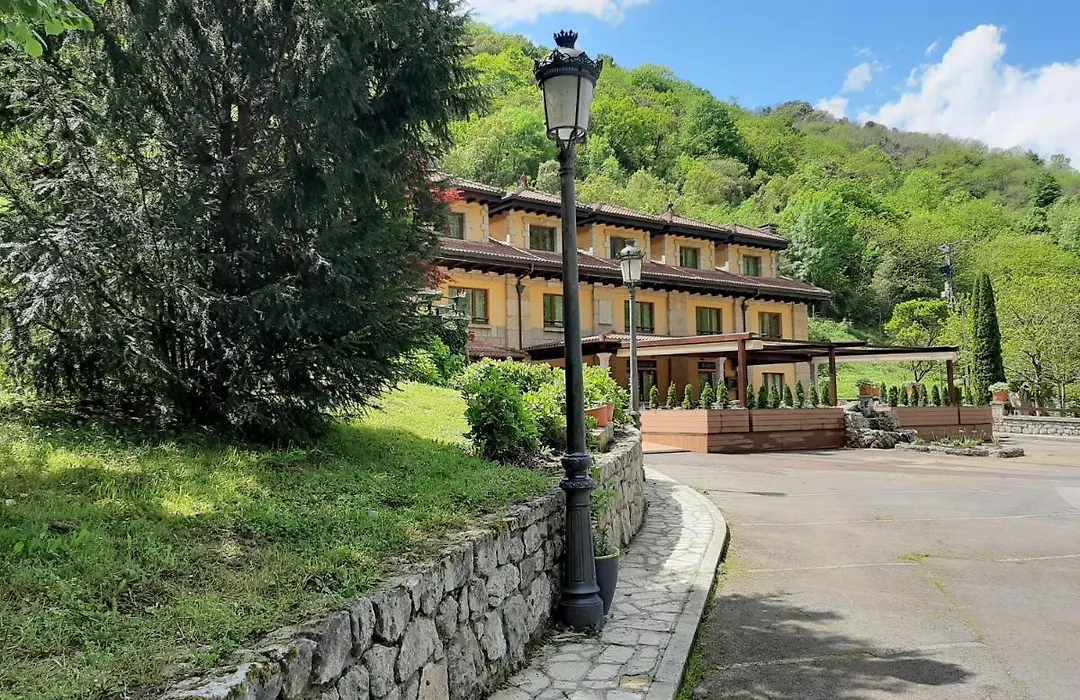Logis Hotel Restaurante La Casa de Juansabeli-1