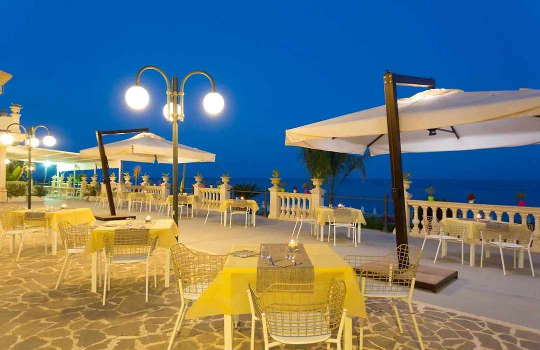Hellenia Yachting Hotel & Spa-1