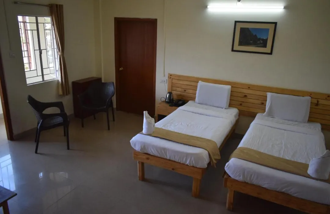 Hotel Travellers Inn-1