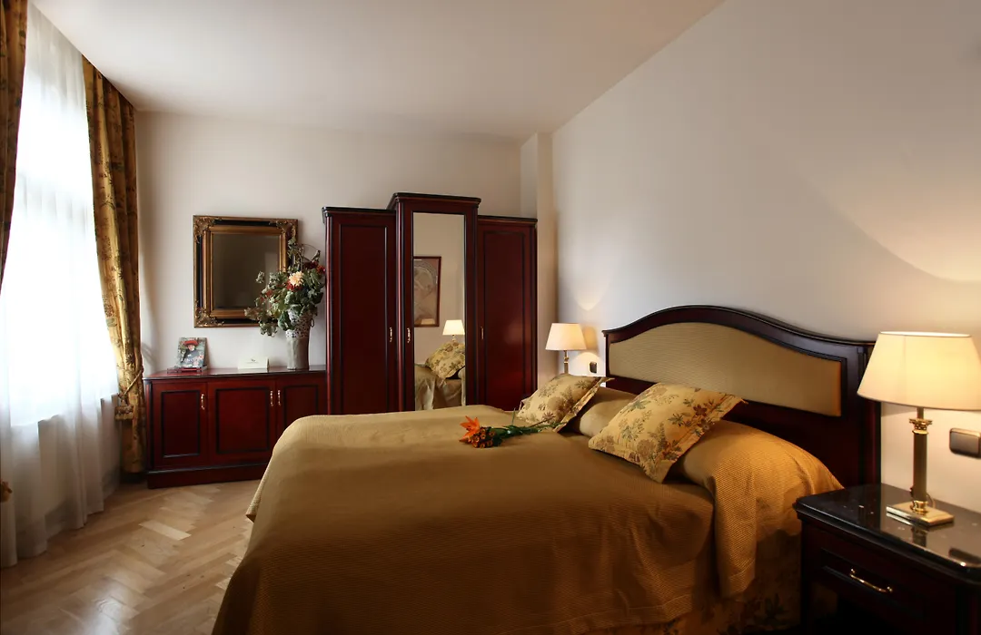Elysee Hotel-1