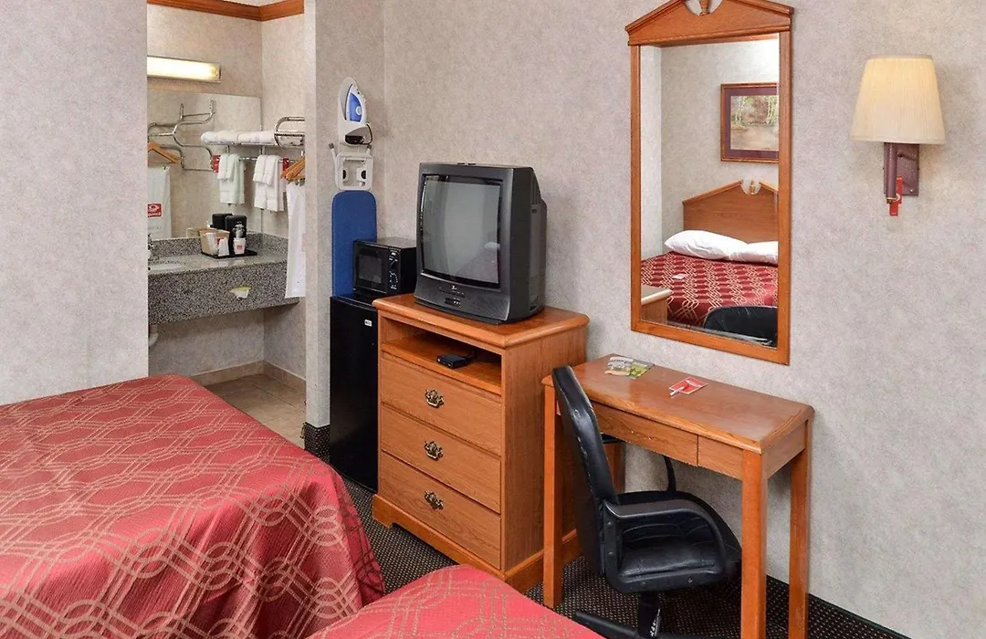 Econo Lodge-1
