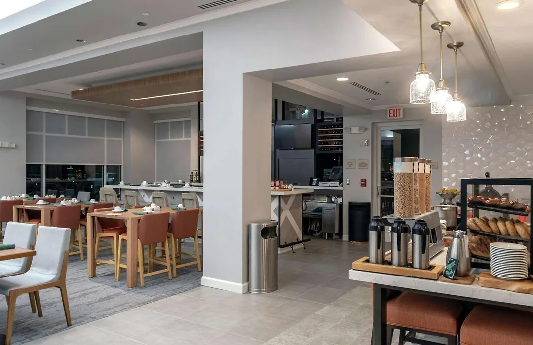 Hilton Garden Inn Plymouth-1