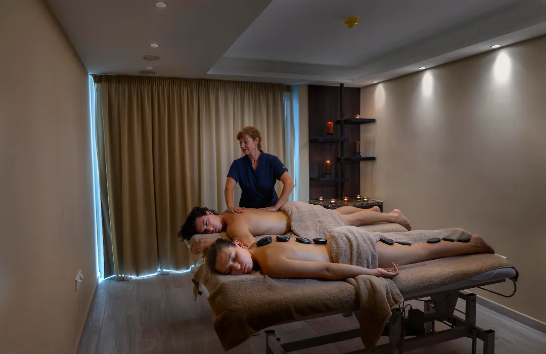 Leonardo Crystal Cove Hotel & Spa - Adults Only-1