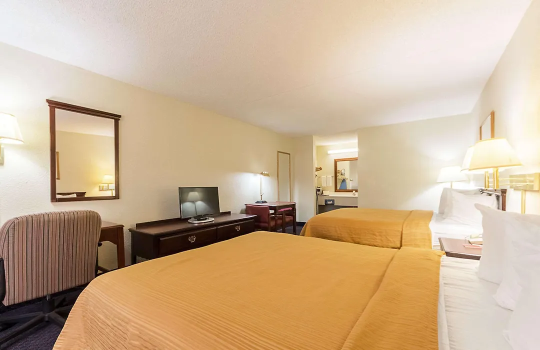 Econo Lodge Inn & Suites Bentonville-1
