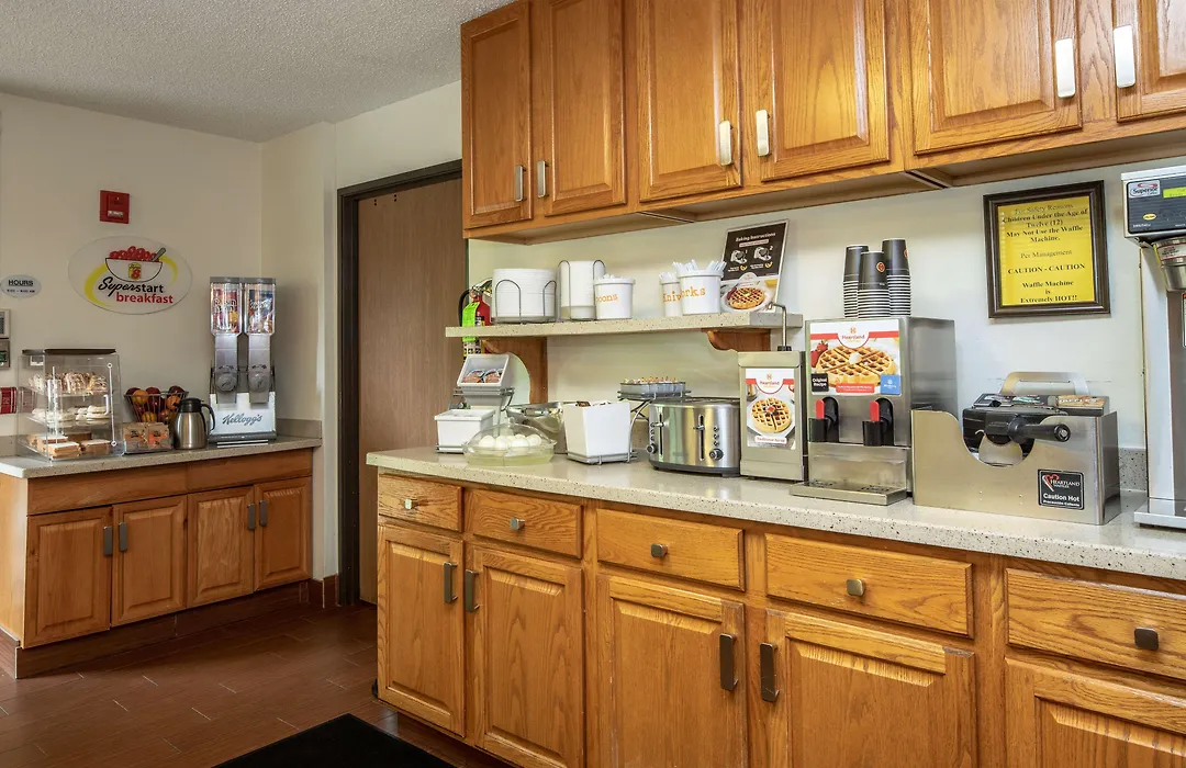 Super 8 By Wyndham Steubenville-1