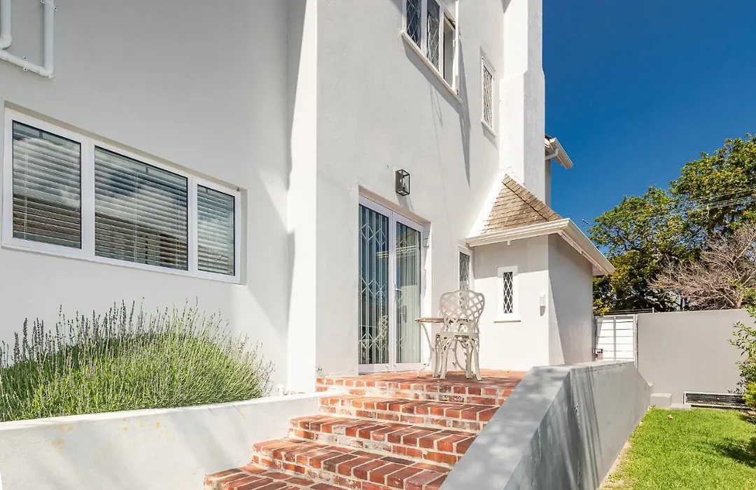 Spacious Guest Apartment In Rondebosch-1