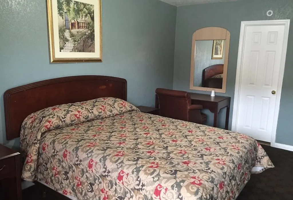 Deluxe Inn-1