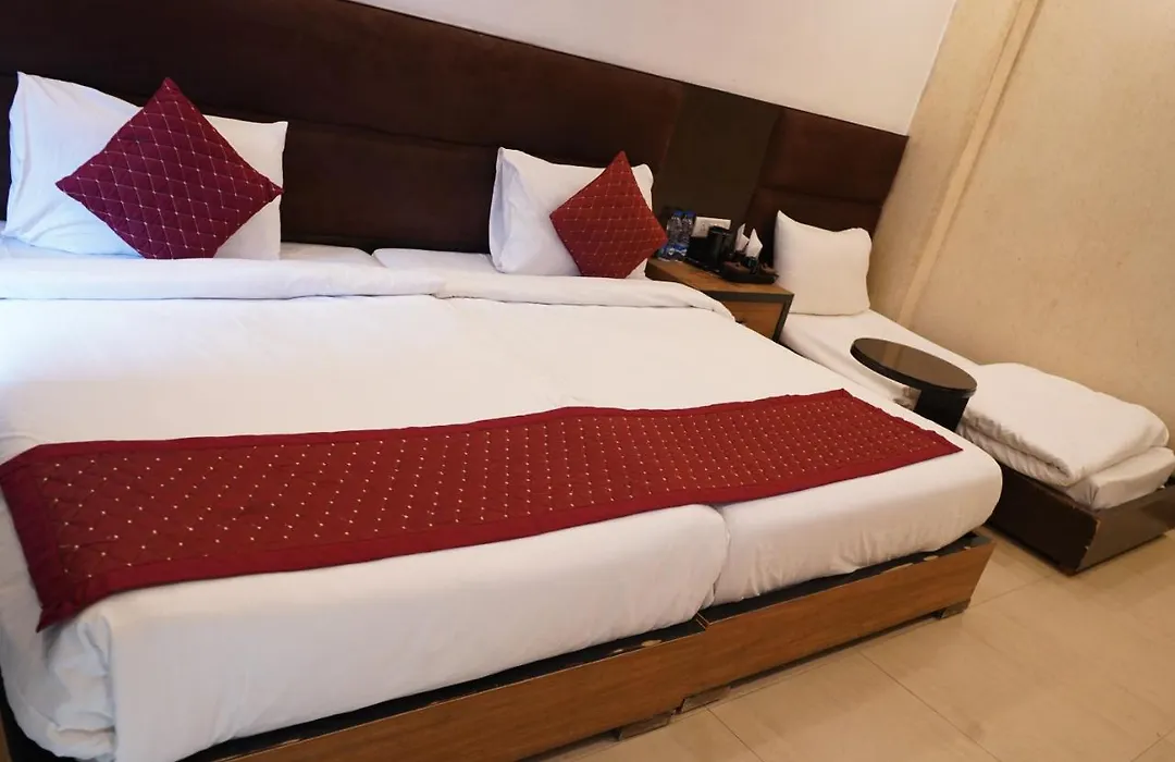 Hotel O Delhi, Near Karol Bagh Main Market And Metro Station-1