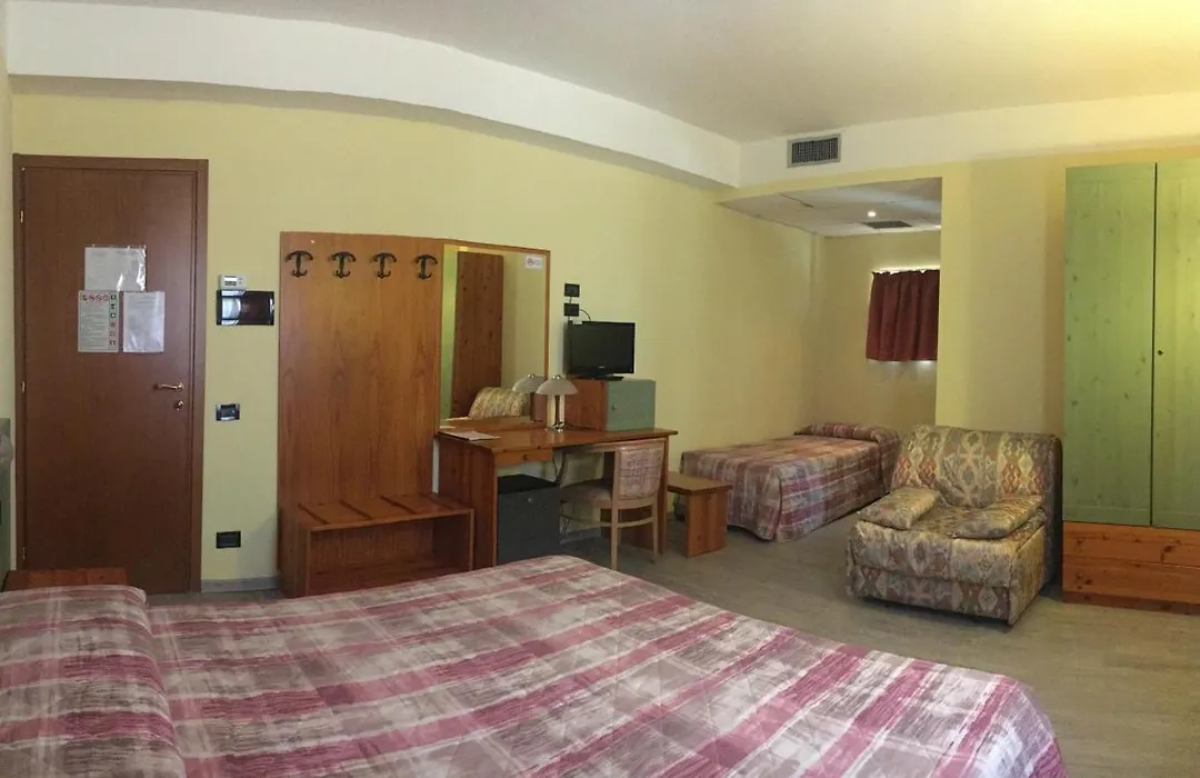Hotel Alpi Del Mare-1