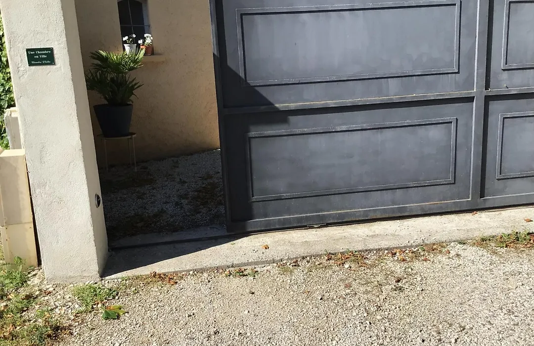 Une Chambre En Ville-1