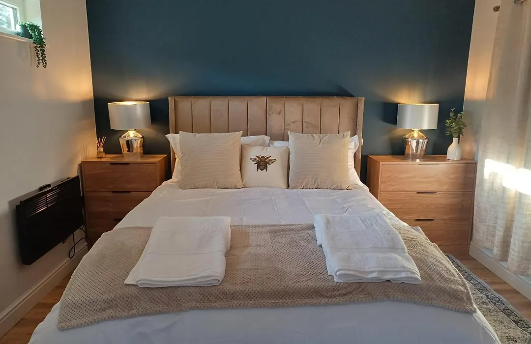 The Beehive Inn-1