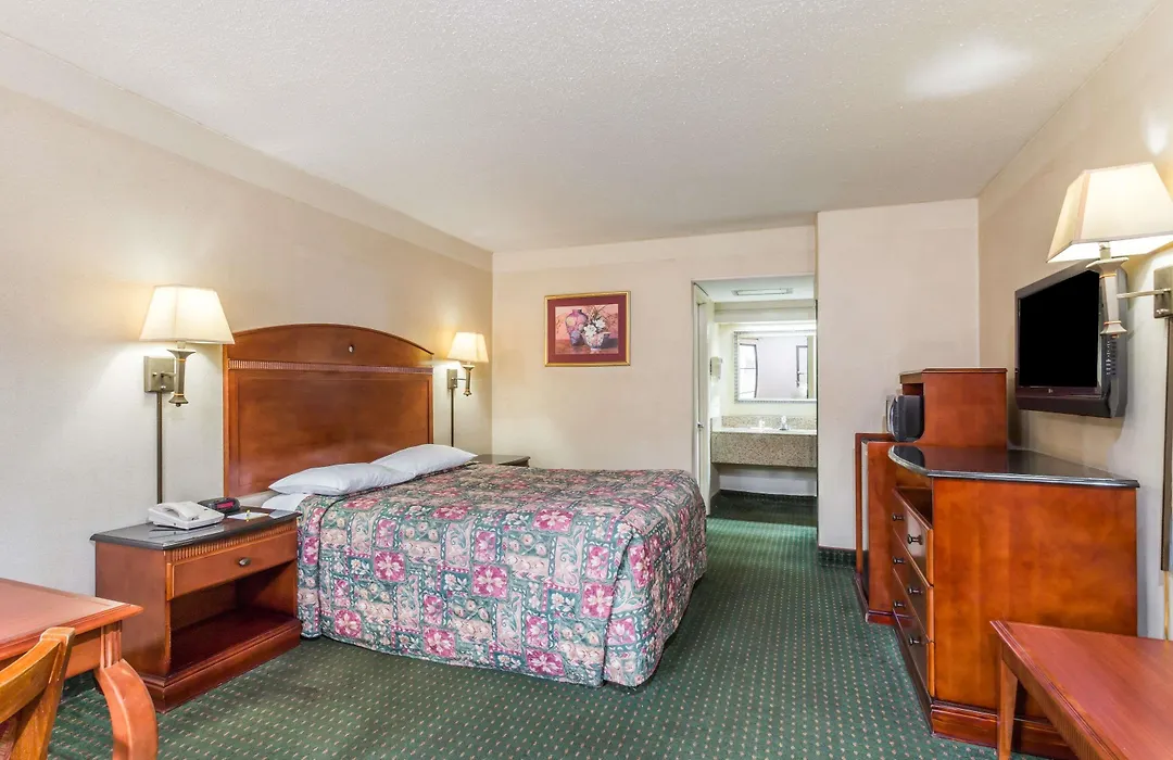Days Inn By Wyndham Camp Springs Andrews Afb-1