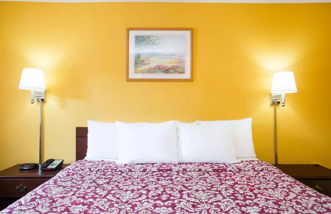 Days Inn By Wyndham Camilla-1