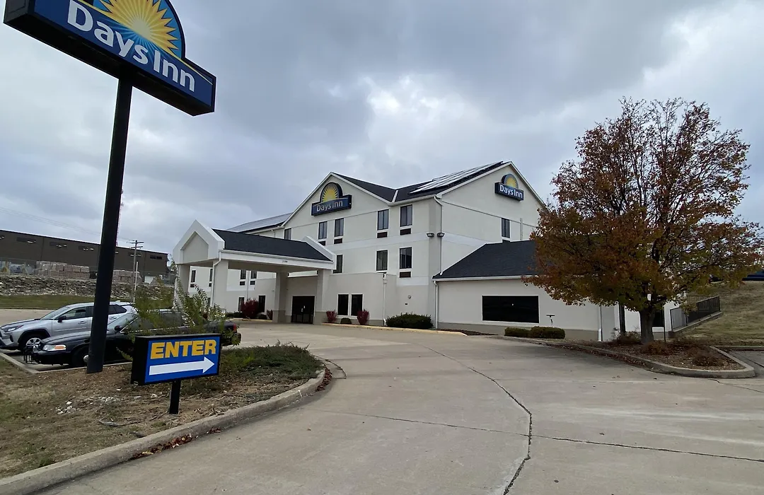 Days Inn By Wyndham Jefferson City-1